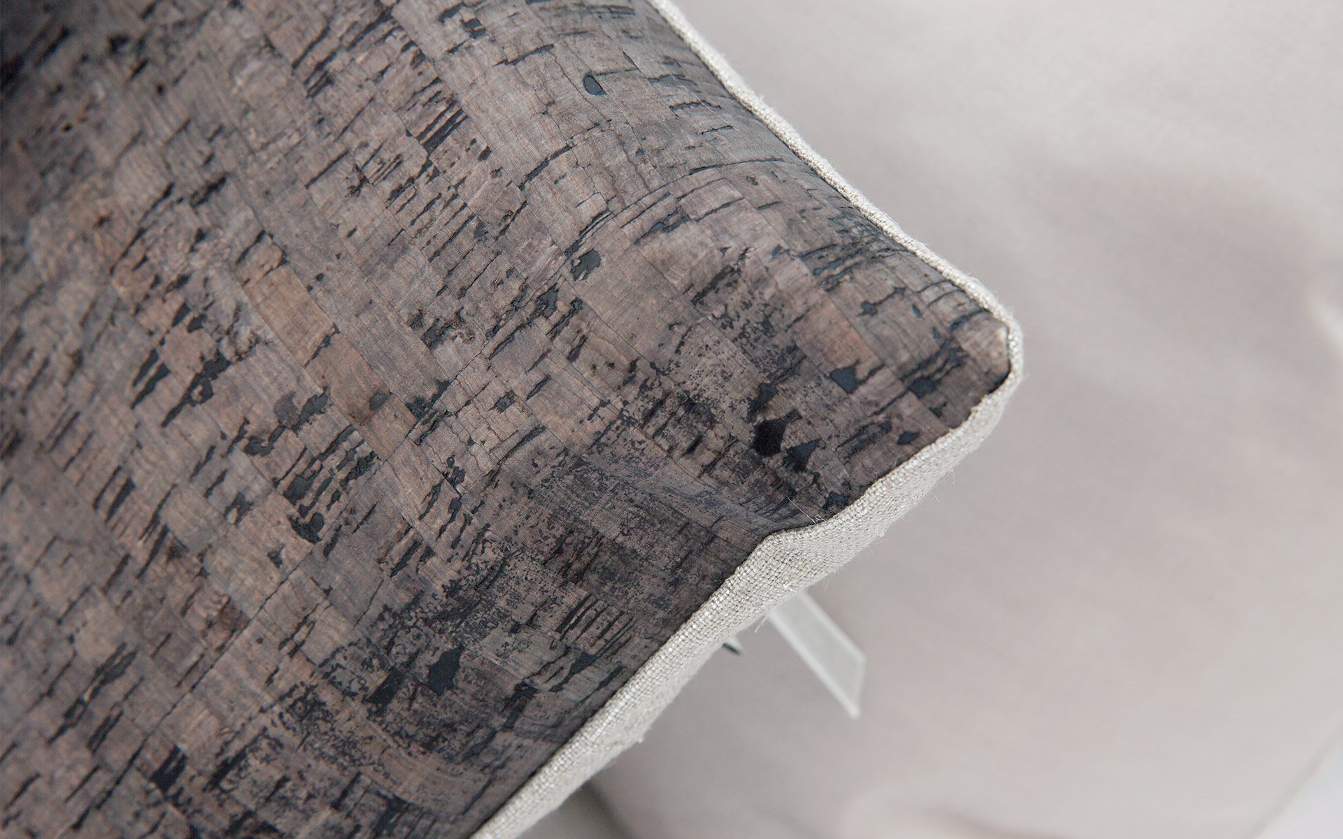 Mrs.Me cushion Cork Ebony detail 1920x1200